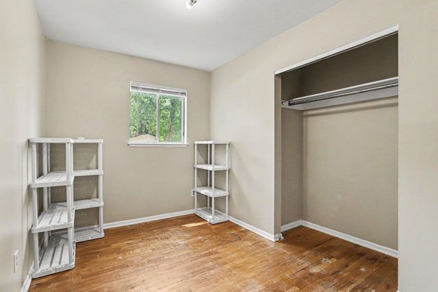 16 Oak Grove Road, Springfield, MI 49037