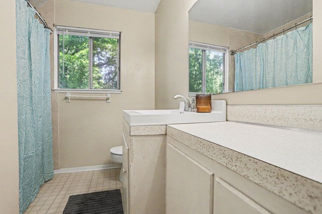 16 Oak Grove Road, Springfield, MI 49037