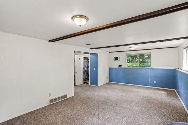 16 Oak Grove Road, Springfield, MI 49037