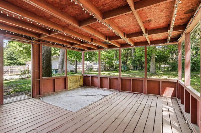 16 Oak Grove Road, Springfield, MI 49037