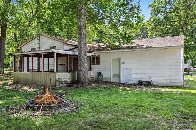 16 Oak Grove Road, Springfield, MI 49037