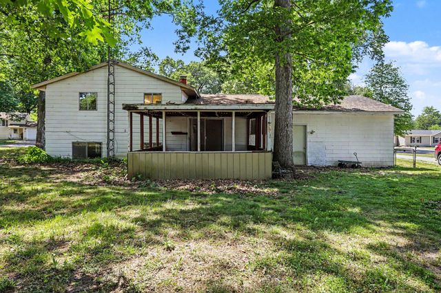 16 Oak Grove Road, Springfield, MI 49037