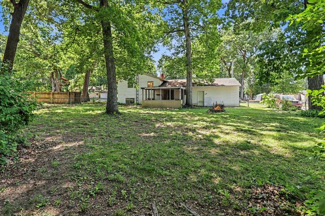 16 Oak Grove Road, Springfield, MI 49037