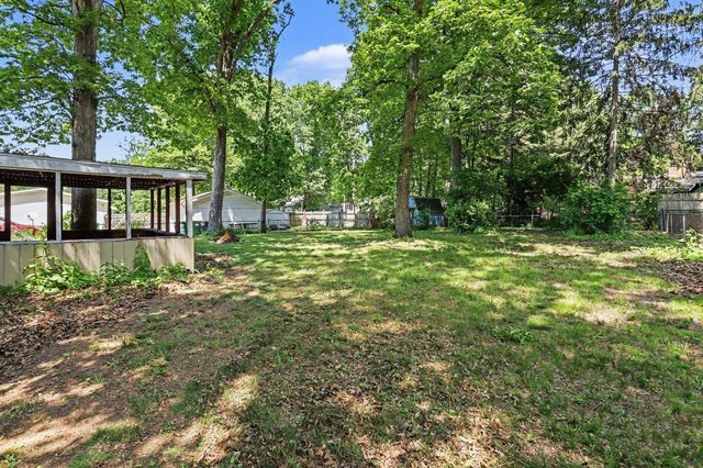 16 Oak Grove Road, Springfield, MI 49037