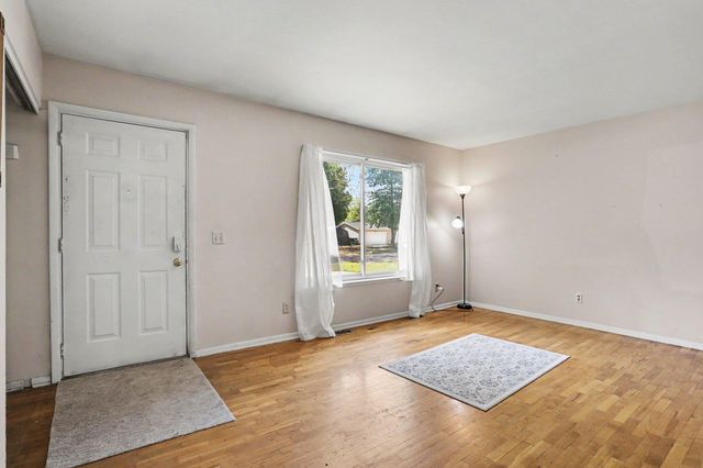 16 Oak Grove Road, Springfield, MI 49037