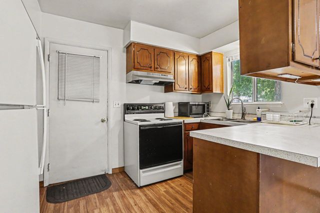 16 Oak Grove Road, Springfield, MI 49037