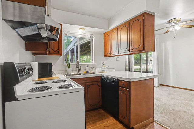 16 Oak Grove Road, Springfield, MI 49037