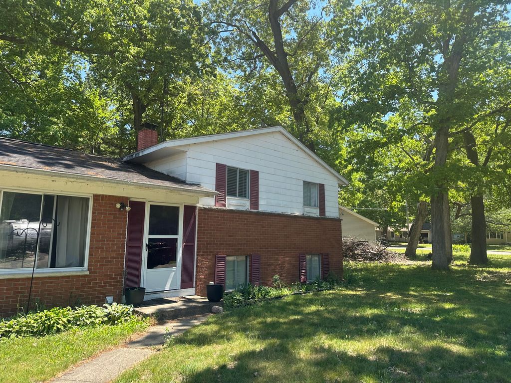 16 Oak Grove Road, Springfield, MI 49037