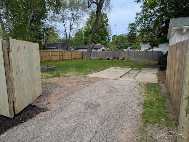 1306 State Street, Saginaw, MI 48602
