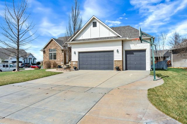 808 E Woodstone Cir, Andover, KS 67002