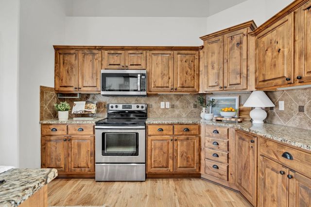 808 E Woodstone Cir, Andover, KS 67002