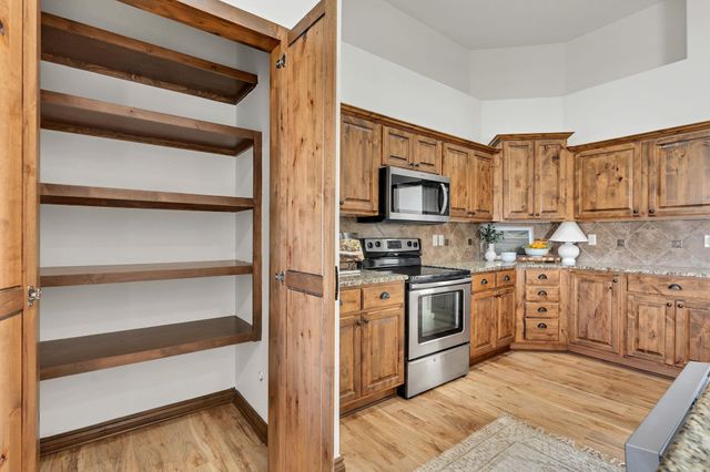 808 E Woodstone Cir, Andover, KS 67002