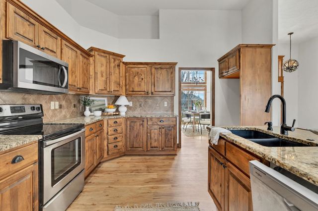 808 E Woodstone Cir, Andover, KS 67002