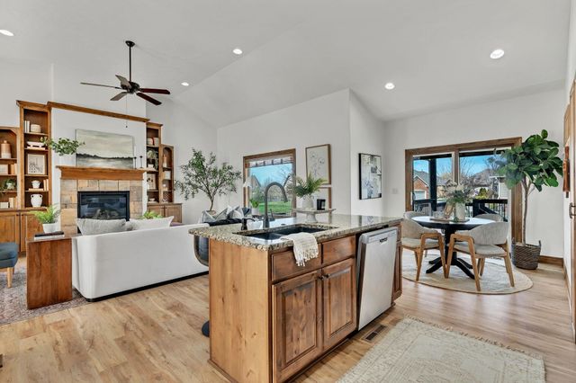 808 E Woodstone Cir, Andover, KS 67002