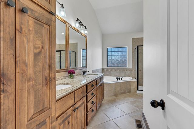 808 E Woodstone Cir, Andover, KS 67002