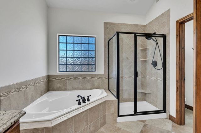 808 E Woodstone Cir, Andover, KS 67002