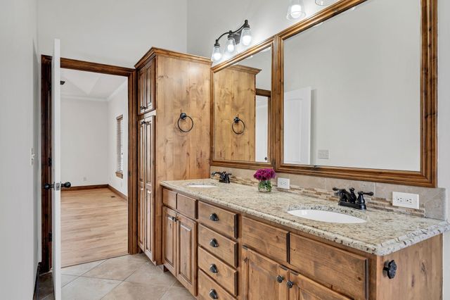 808 E Woodstone Cir, Andover, KS 67002