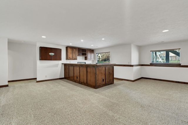 808 E Woodstone Cir, Andover, KS 67002