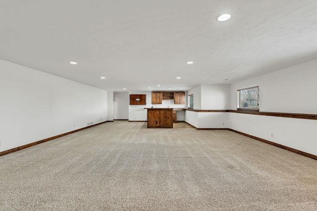 808 E Woodstone Cir, Andover, KS 67002