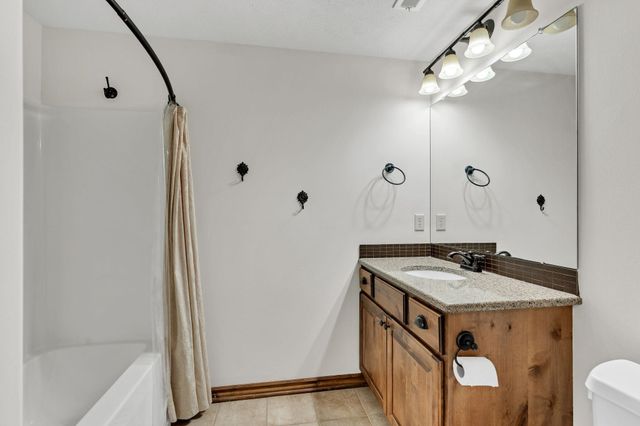 808 E Woodstone Cir, Andover, KS 67002