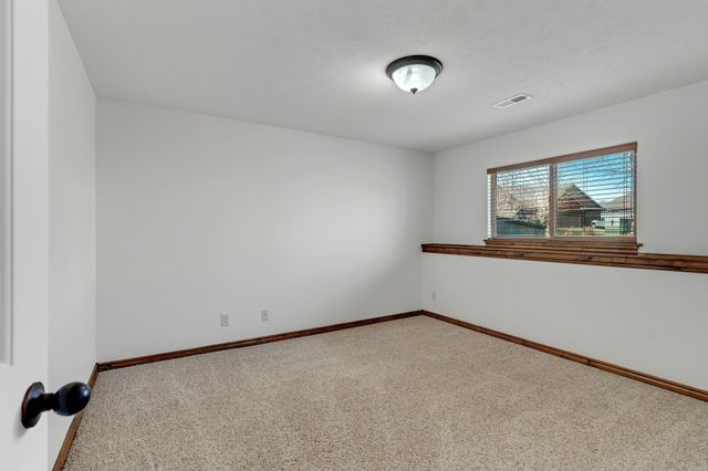 808 E Woodstone Cir, Andover, KS 67002