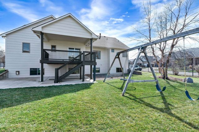 808 E Woodstone Cir, Andover, KS 67002