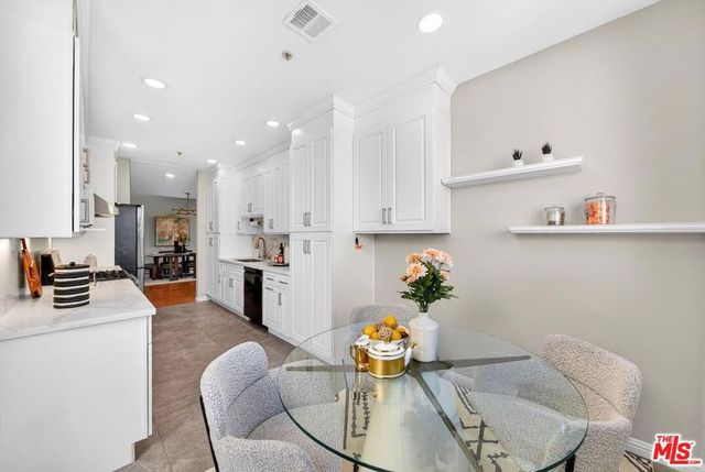 333 Westminster Avenue 405, Los Angeles, CA 90020