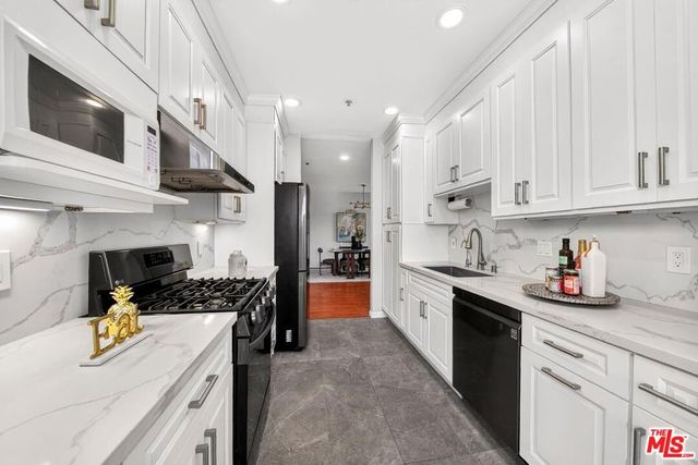 333 Westminster Avenue 405, Los Angeles, CA 90020