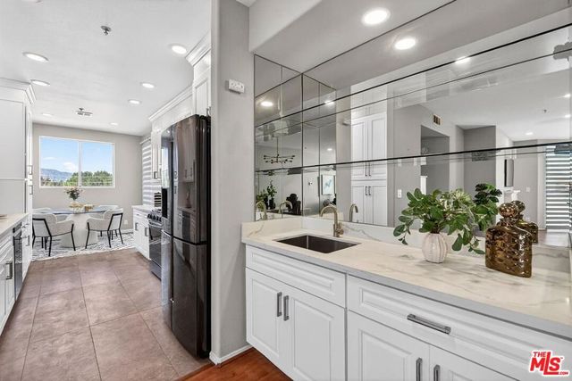 333 Westminster Avenue 405, Los Angeles, CA 90020