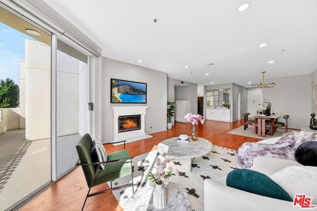 333 Westminster Avenue 405, Los Angeles, CA 90020