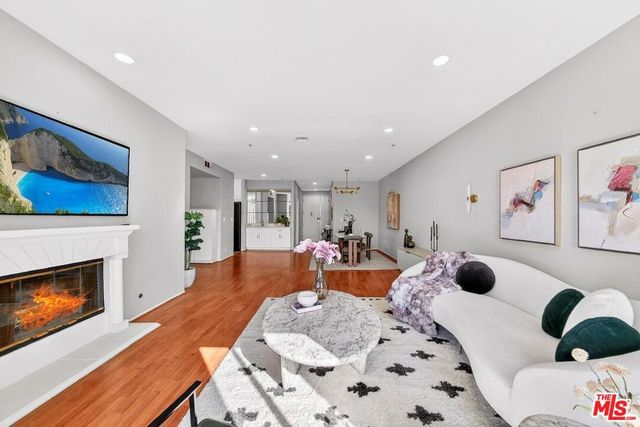 333 Westminster Avenue 405, Los Angeles, CA 90020