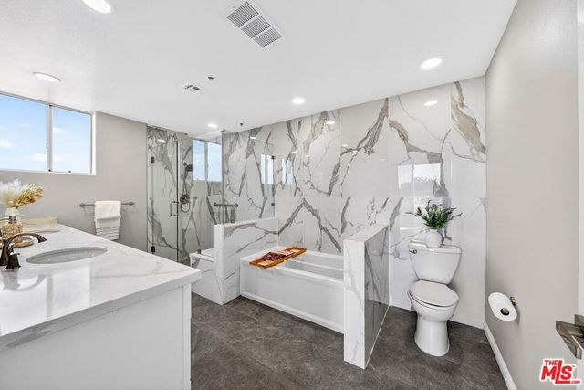 333 Westminster Avenue 405, Los Angeles, CA 90020