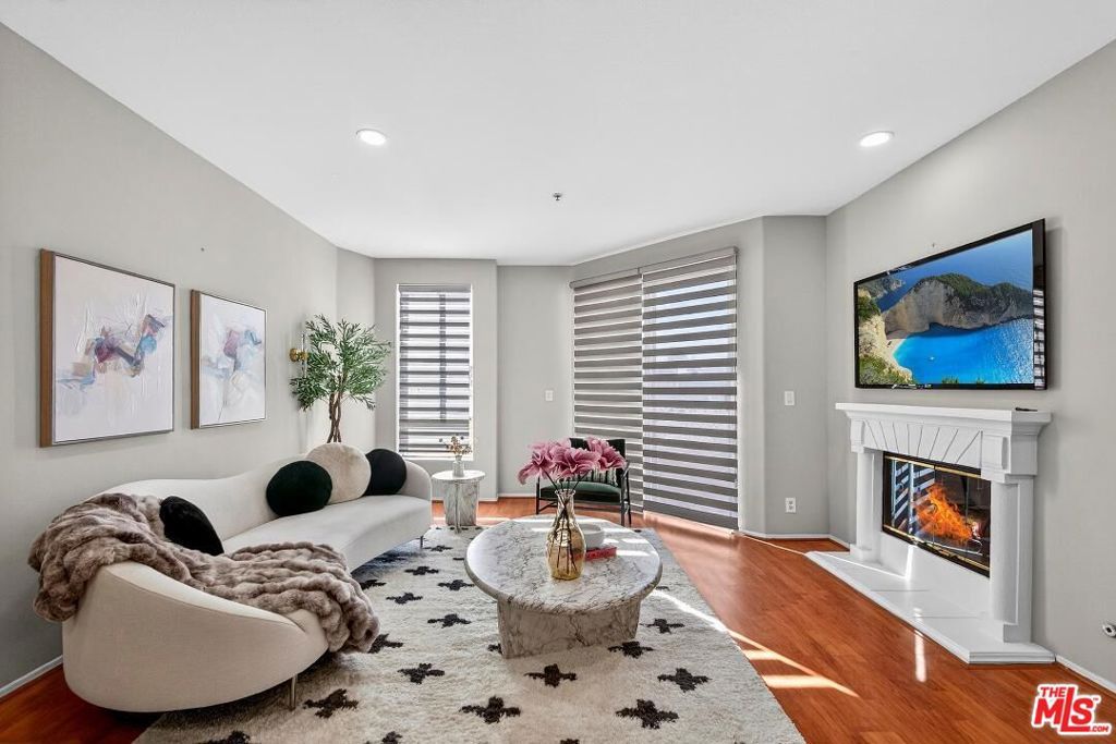 333 Westminster Avenue 405, Los Angeles, CA 90020