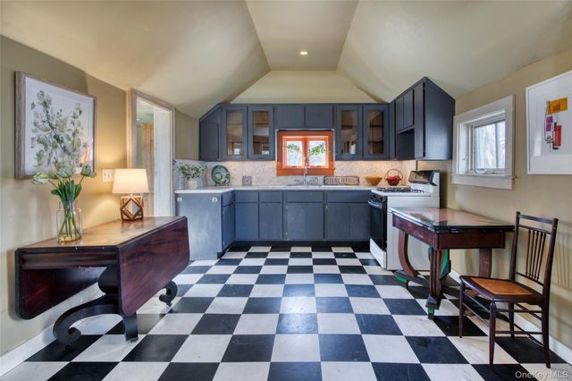 415 Sterling Place, Greenport, NY 11944