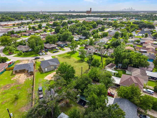 10425 N Oswego Street, Houston, TX 77029