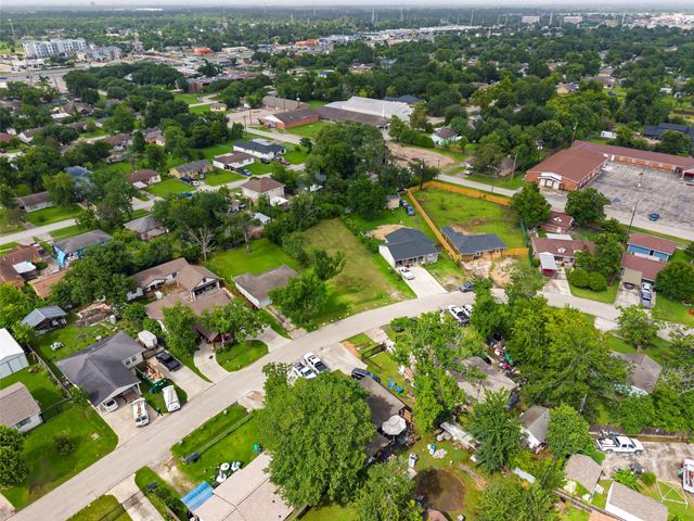 10425 N Oswego Street, Houston, TX 77029