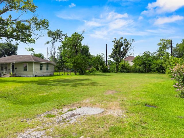10425 N Oswego Street, Houston, TX 77029
