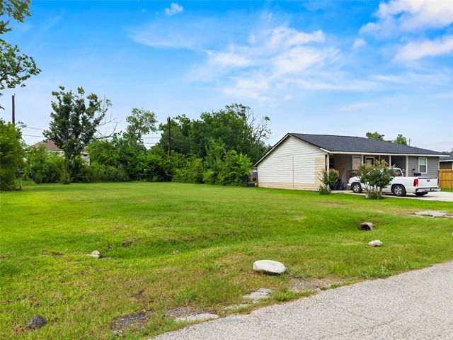 10425 N Oswego Street, Houston, TX 77029
