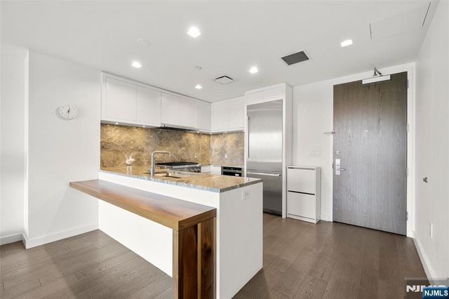 320 Adolphus Avenue 1102, Cliffside Park, NJ 07010