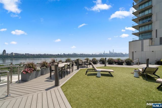 320 Adolphus Avenue 1102, Cliffside Park, NJ 07010