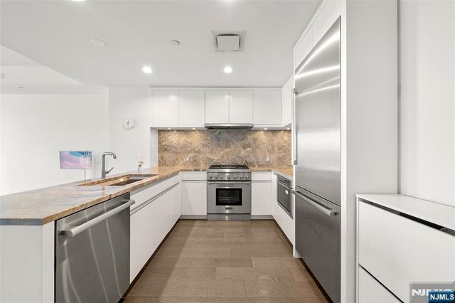 320 Adolphus Avenue 1102, Cliffside Park, NJ 07010