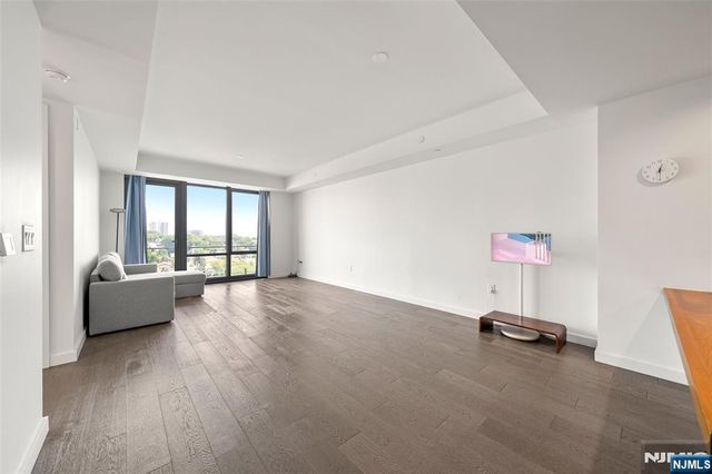 320 Adolphus Avenue 1102, Cliffside Park, NJ 07010