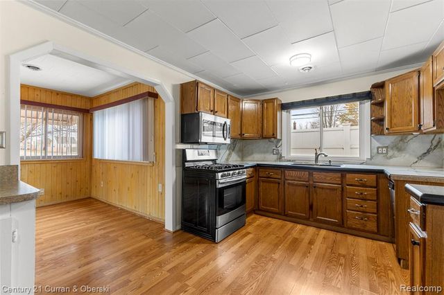 17285 Wood Street, Melvindale, MI 48122