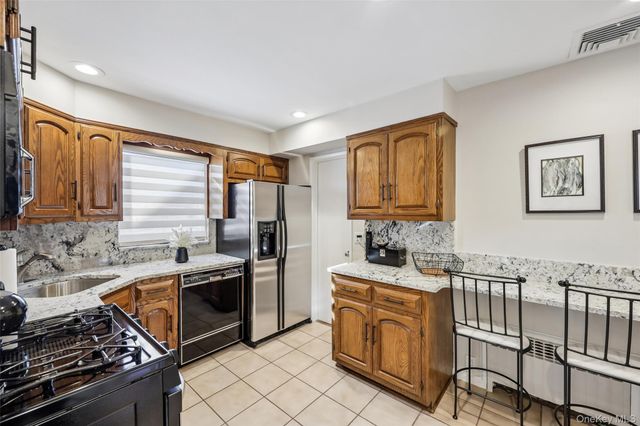 1660 Fenimore Road, Hewlett, NY 11557