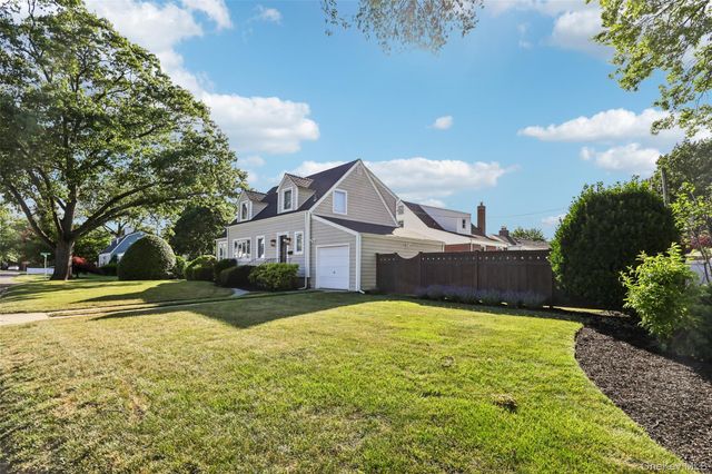 1660 Fenimore Road, Hewlett, NY 11557
