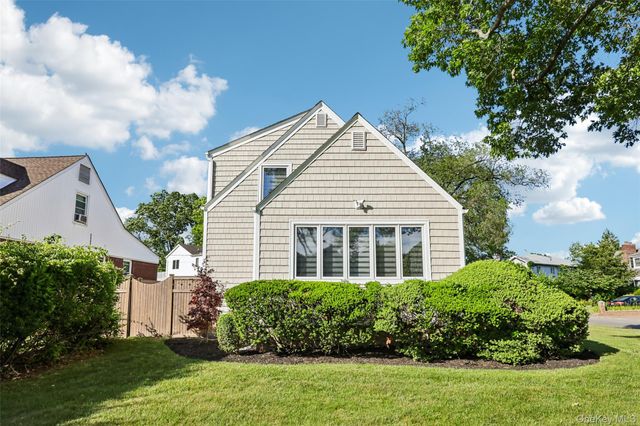 1660 Fenimore Road, Hewlett, NY 11557