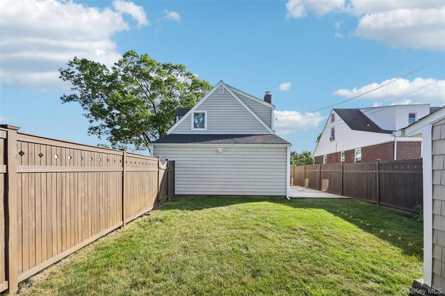 1660 Fenimore Road, Hewlett, NY 11557