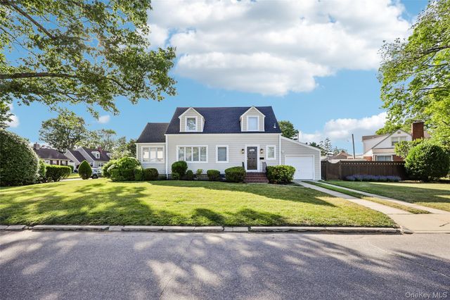 1660 Fenimore Road, Hewlett, NY 11557