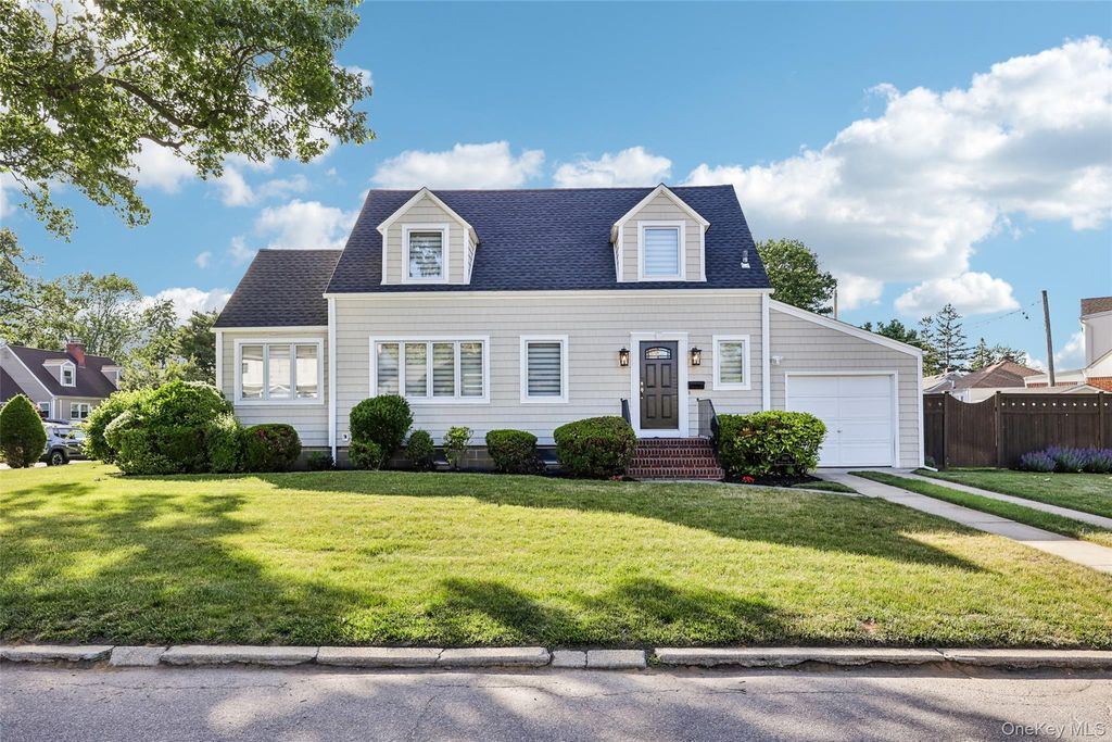 1660 Fenimore Road, Hewlett, NY 11557