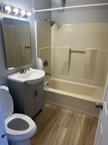 159 E Central 2nd FL, Franklin, MA 02038